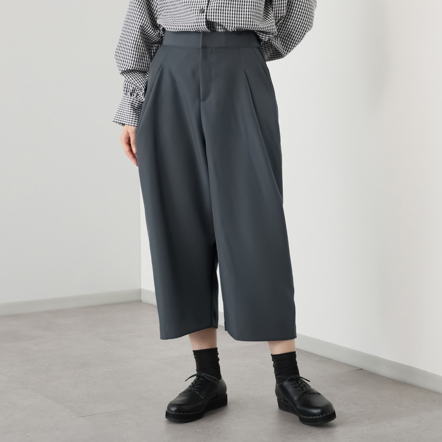 コモエリークローゼット ボリュームタック アンクルパンツ