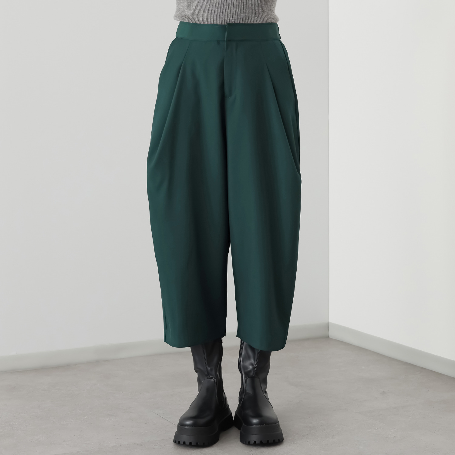 コモエリークローゼット ボリュームタック アンクルパンツ