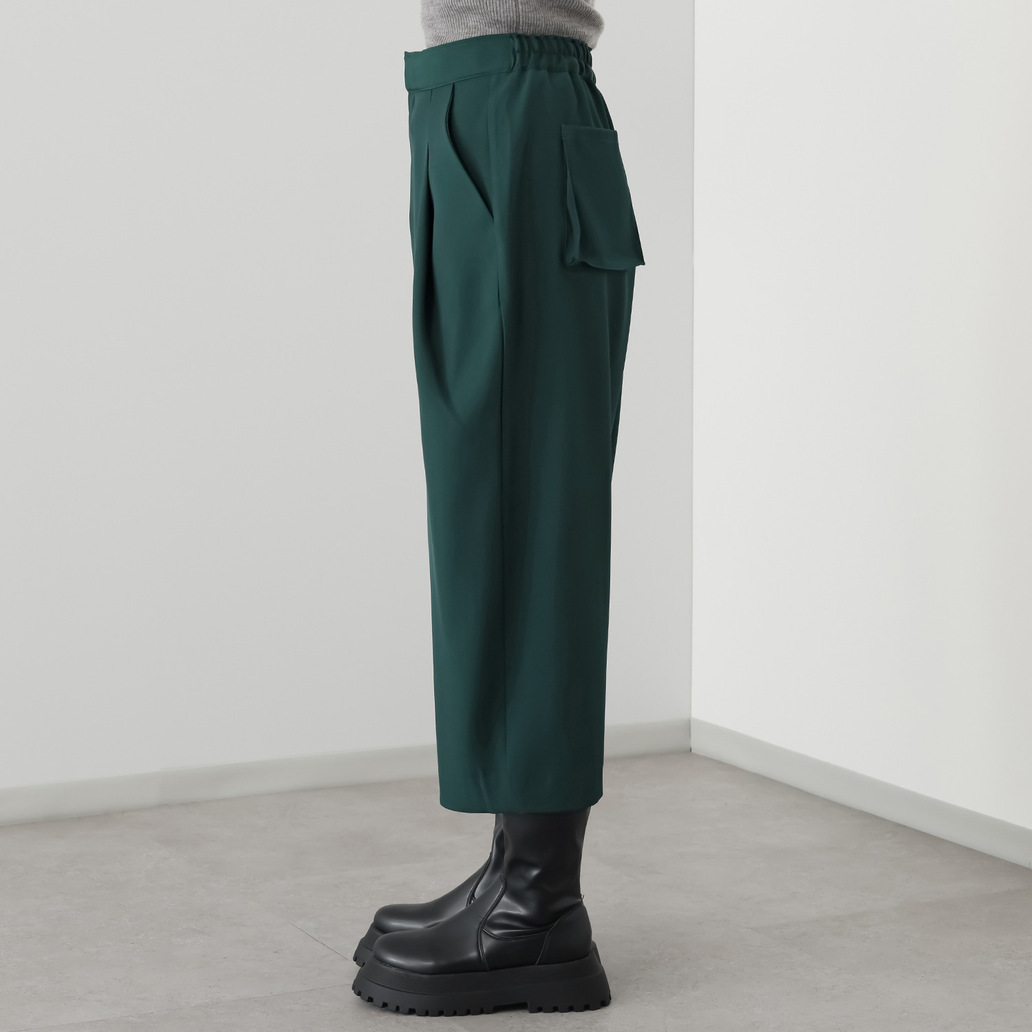 コモエリークローゼット ボリュームタック アンクルパンツ