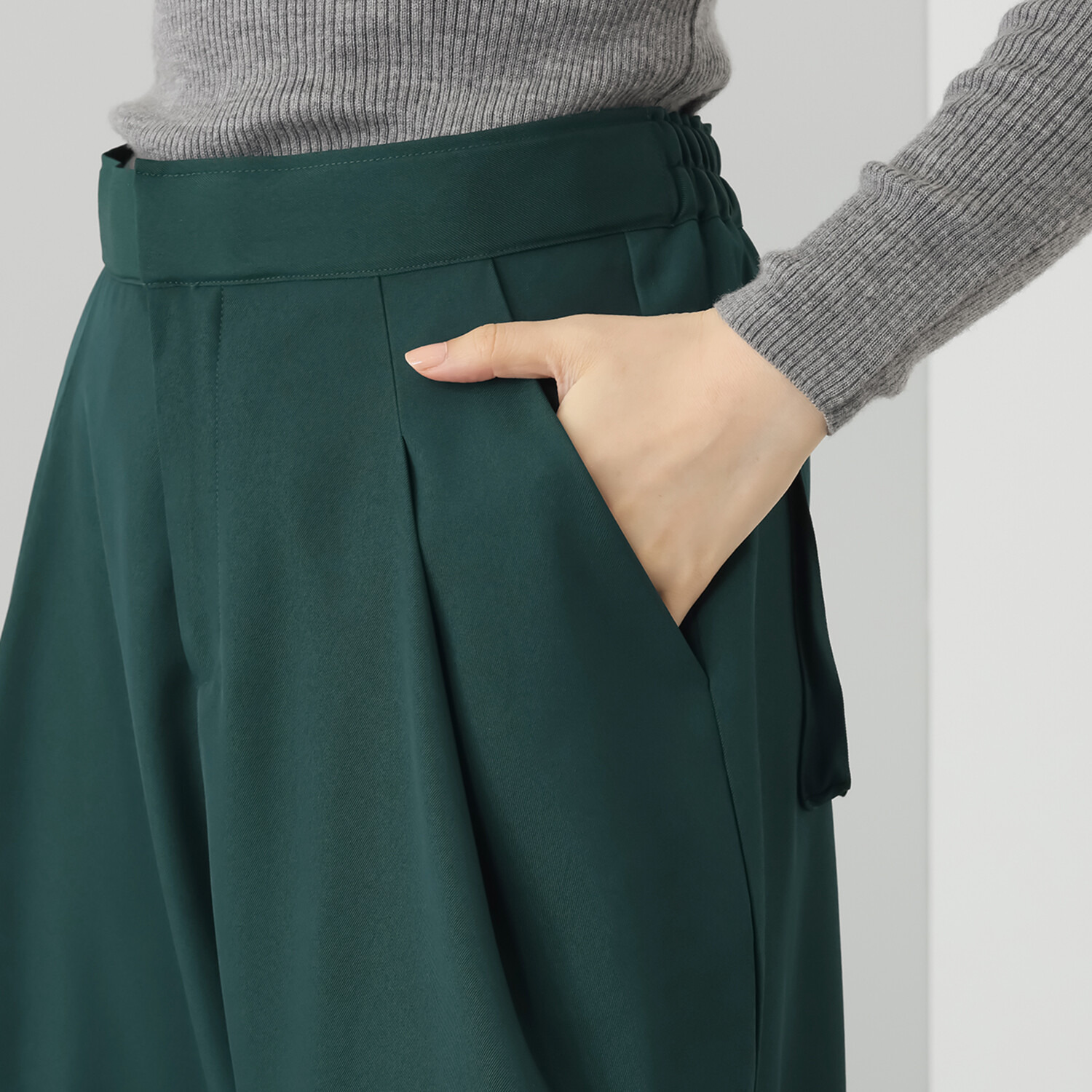 コモエリークローゼット ボリュームタック アンクルパンツ