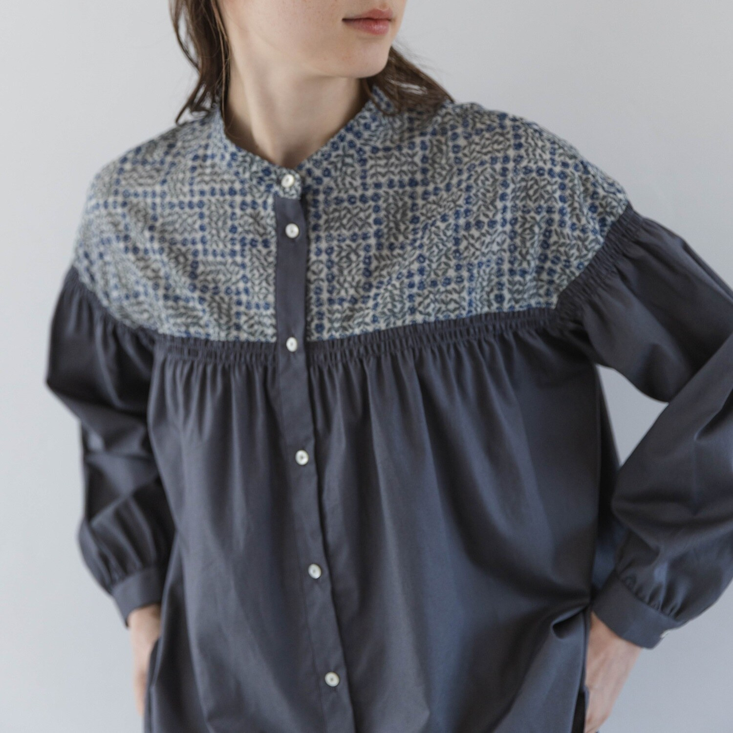 ソソット リバティプリント ゴムシャーリング切替 ブラウス