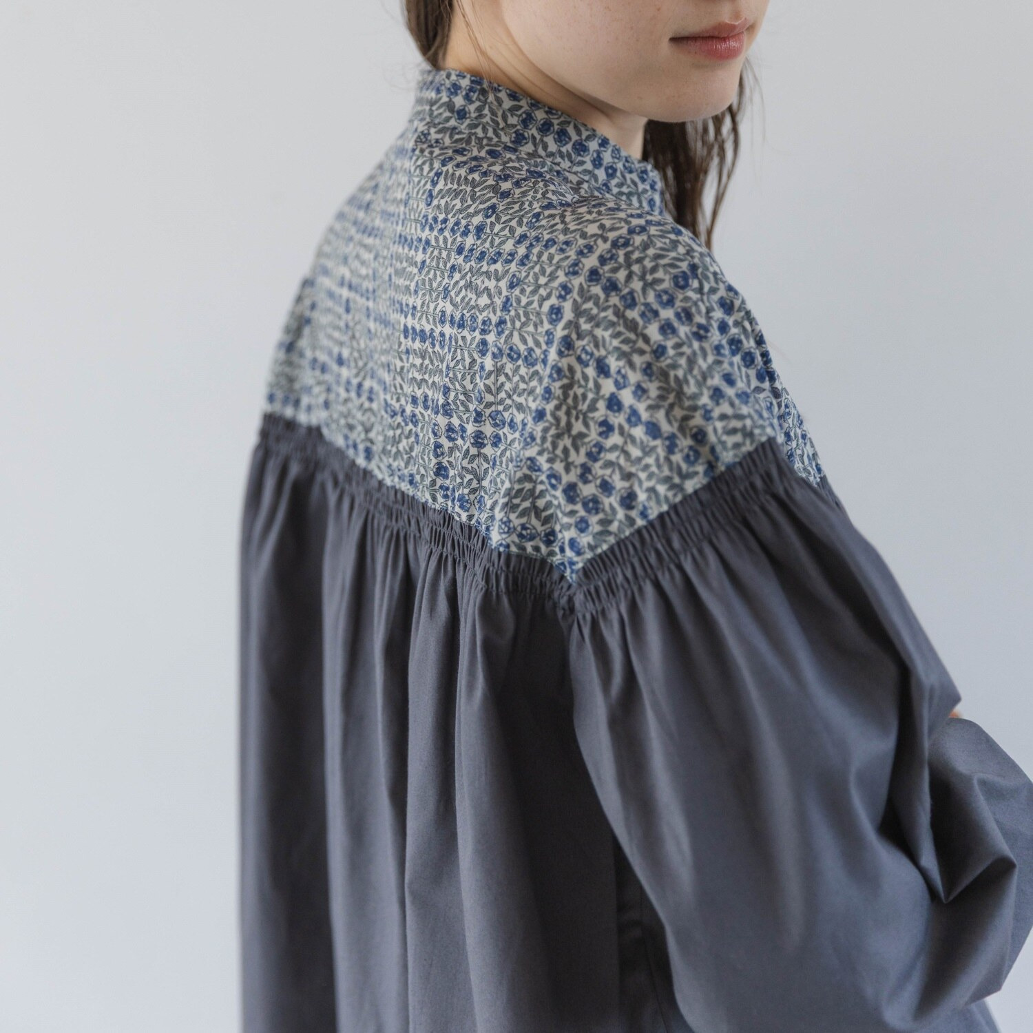 ソソット リバティプリント ゴムシャーリング切替 ブラウス