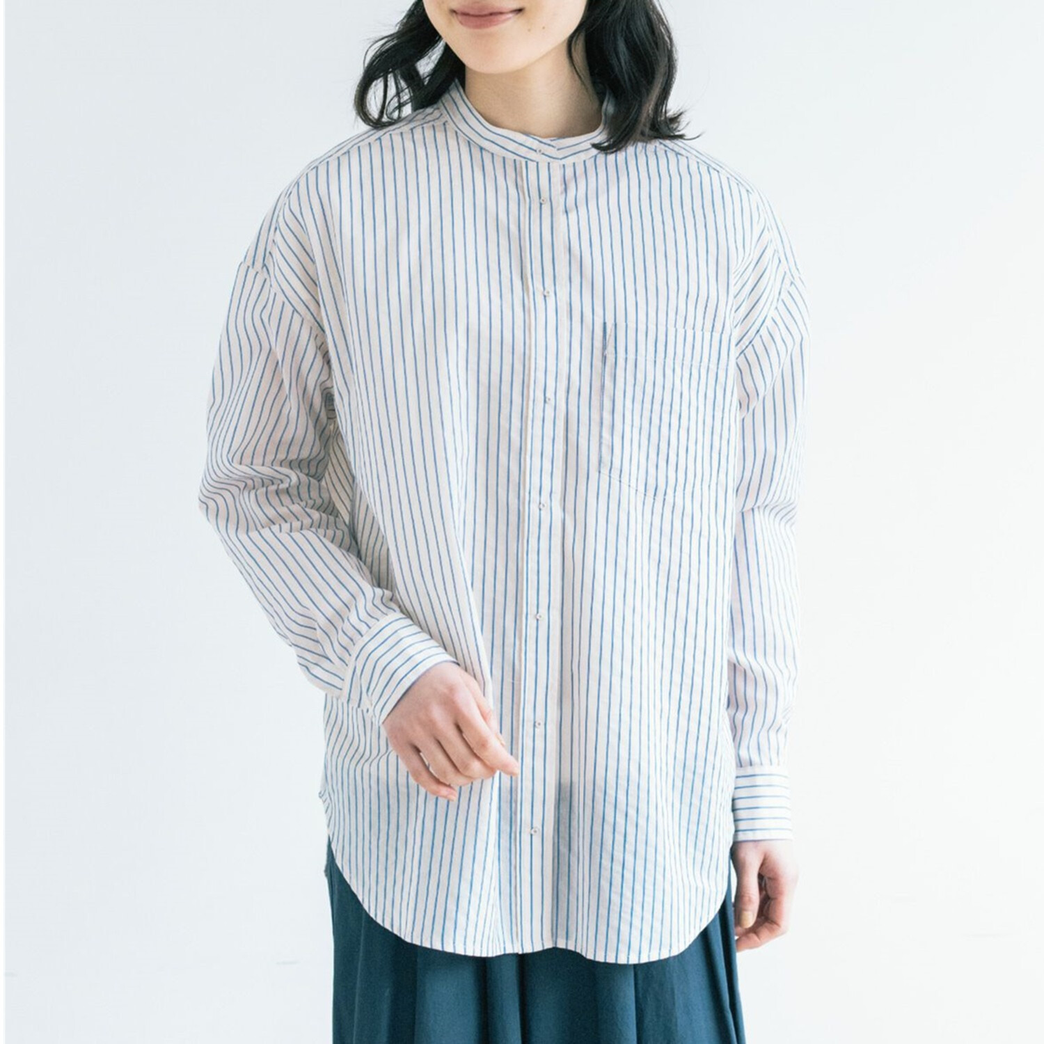 ポンデシャロン 刺しゅうボタン バンドカラーシャツ