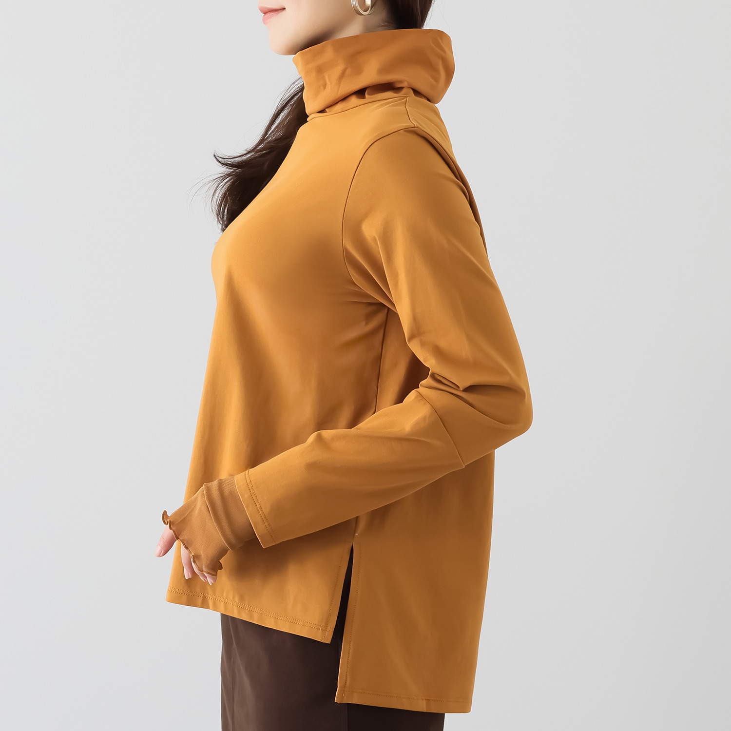 エイジャ 重ね着でも１枚でも サマになる 洗練チュールレイヤード カットソー