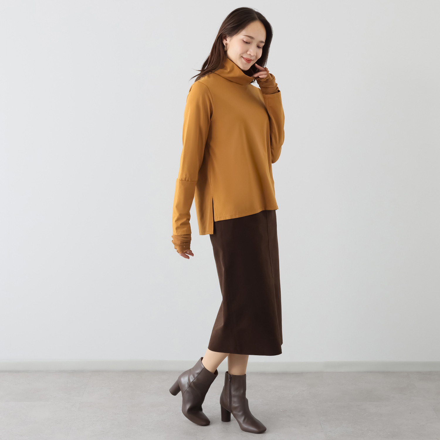 エイジャ 重ね着でも１枚でも サマになる 洗練チュールレイヤード カットソー