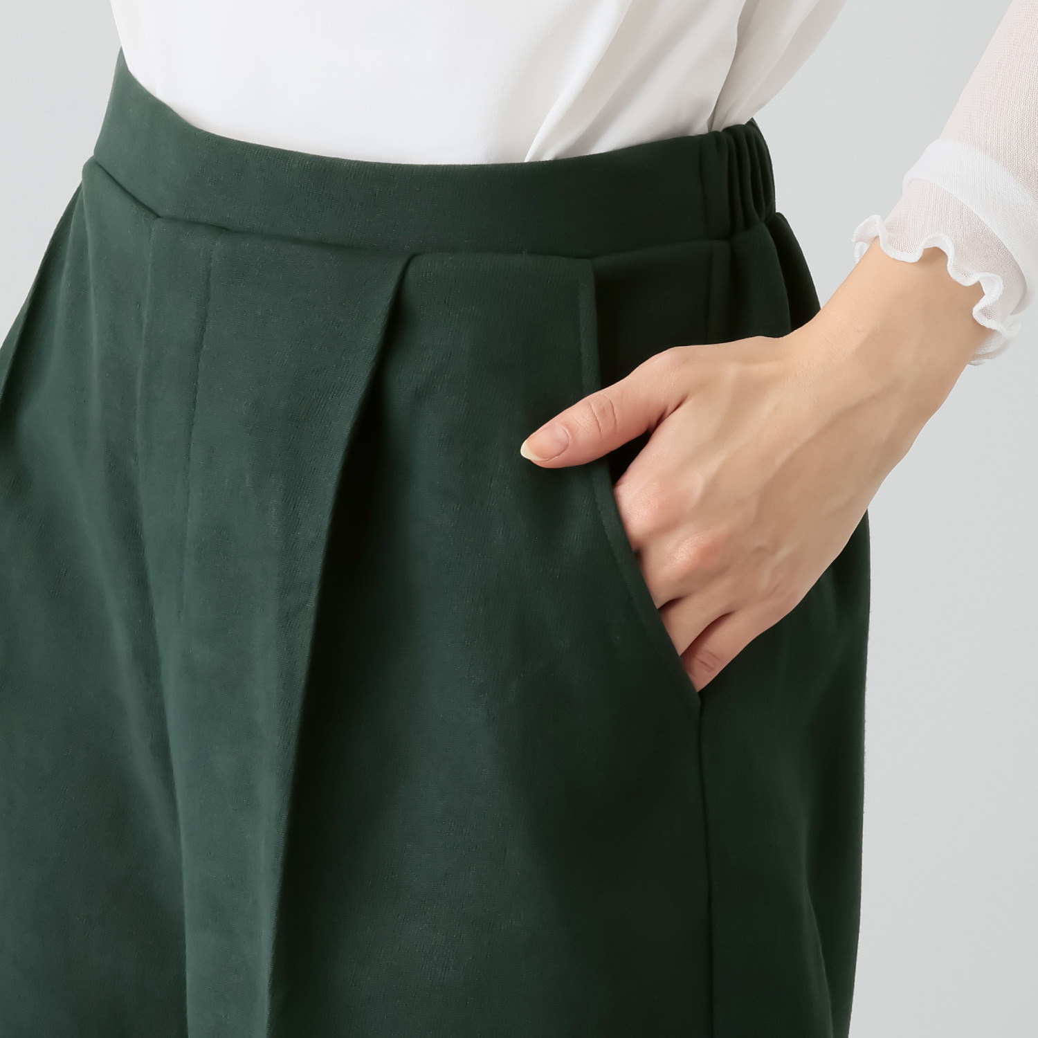 エイジャ 大人の余裕とセンスが光る トレンドライクな バレルパンツ