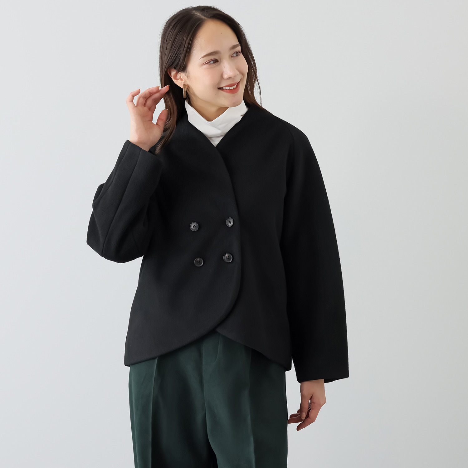 エイジャ 新鮮な丈バランスと シルエットで華やぐ ふんわり丸い ショートジャケット