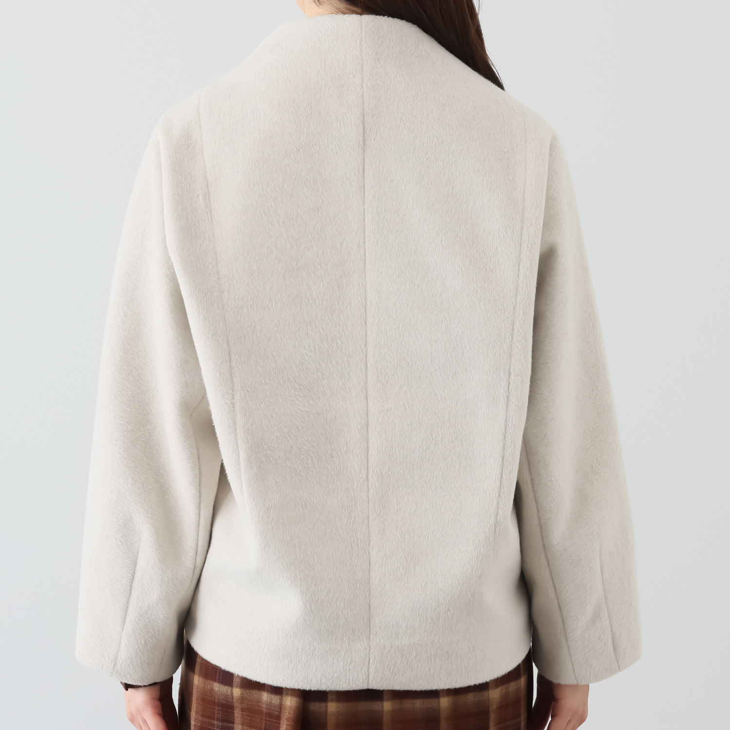 エイジャ 新鮮な丈バランスと シルエットで華やぐ ふんわり丸い ショートジャケット