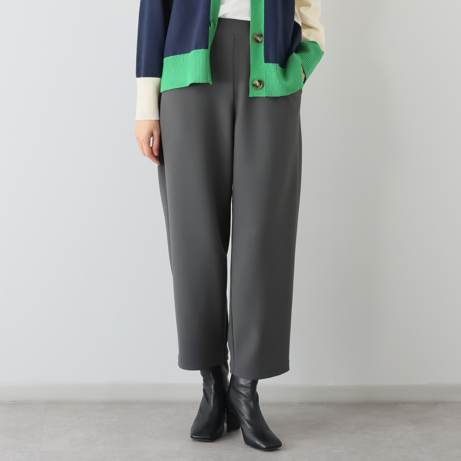 Ｋｕｎｎｙ． カーヴィーパンツ