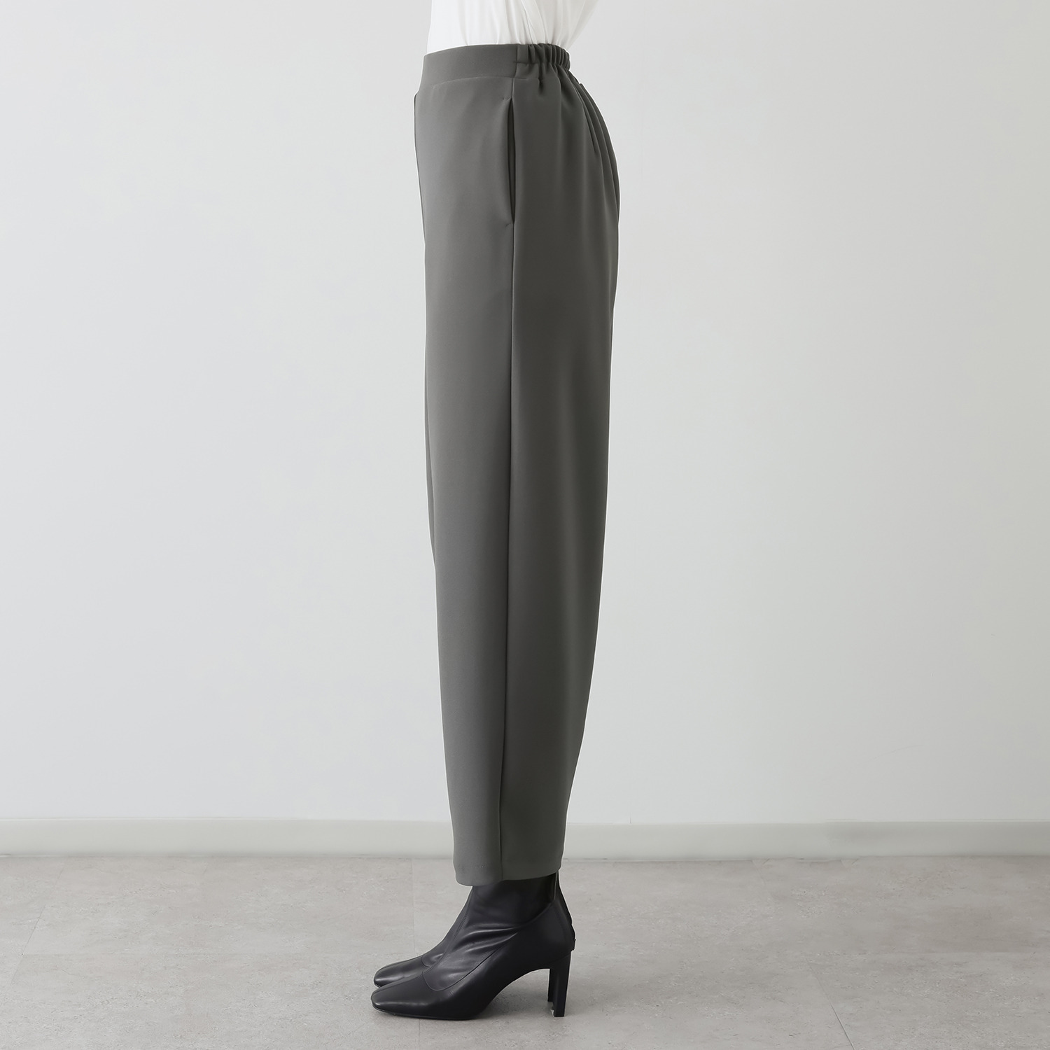 Ｋｕｎｎｙ． カーヴィーパンツ