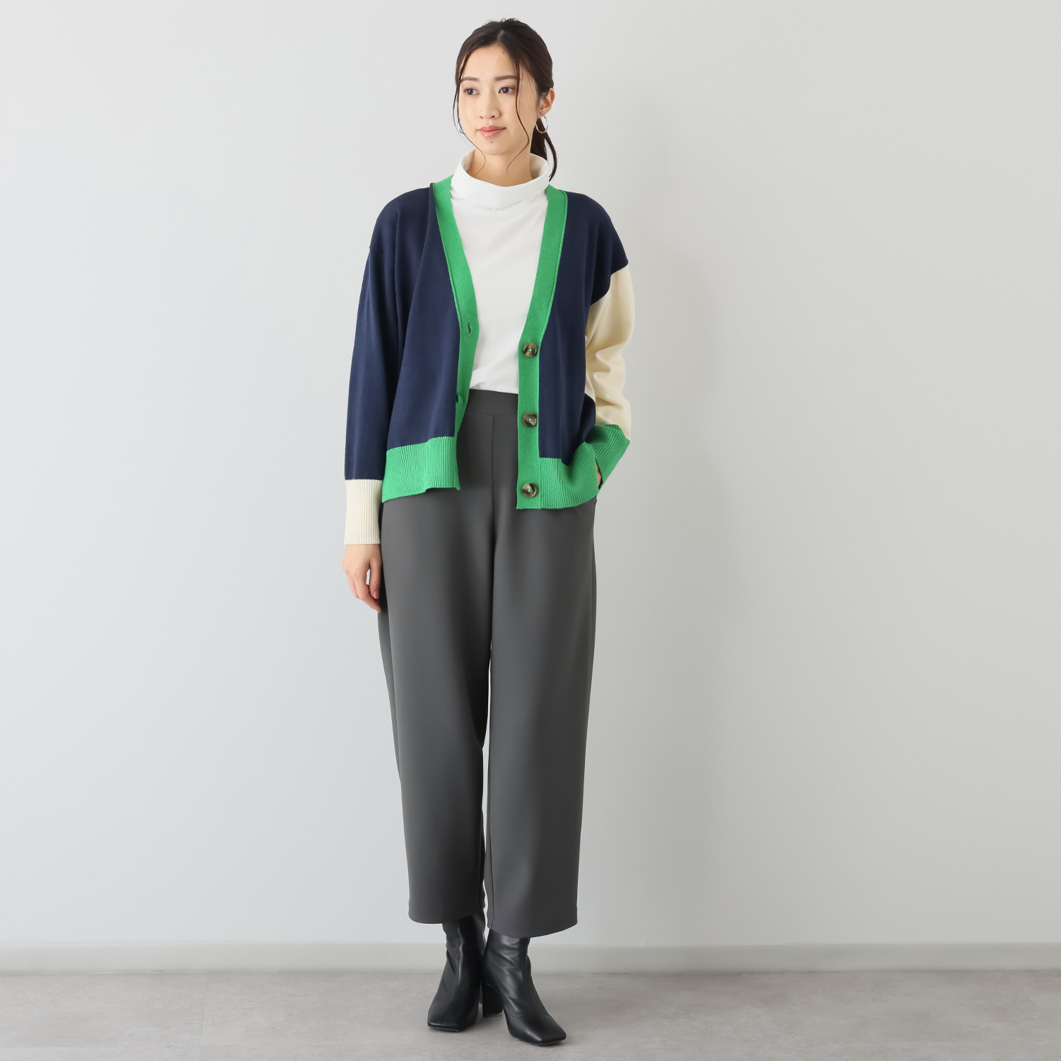 Ｋｕｎｎｙ． カーヴィーパンツ