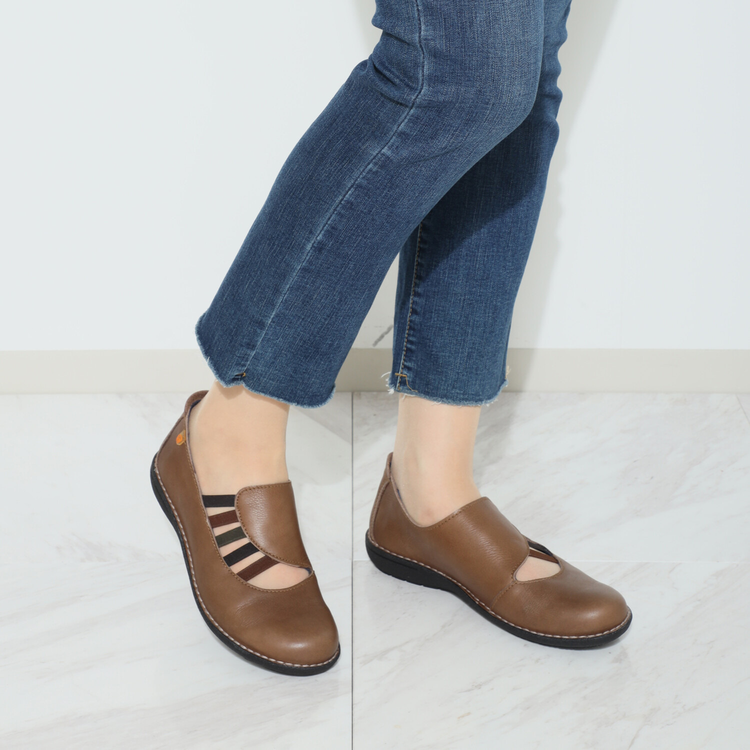 ジャングラ ＜スペイン製＞ 軽量快適 牛革カジュアルシューズ