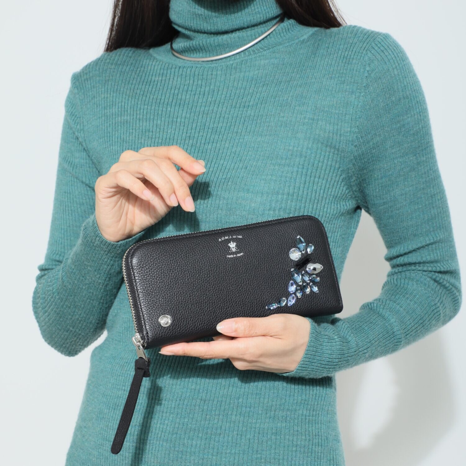 エーディーエムジェイ スパニッシュレザー クリスタルソーイング ラウンドウォレット