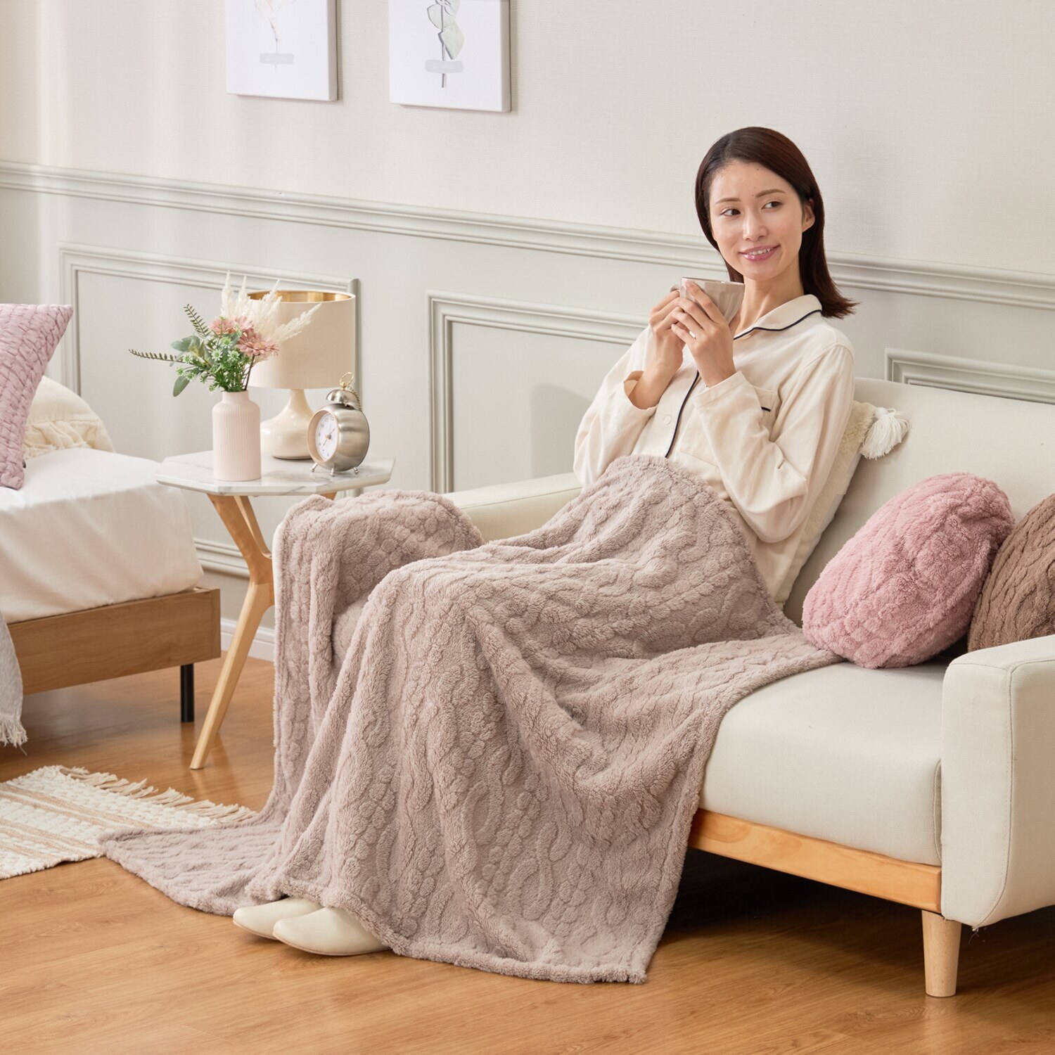 ｎｉｓｈｉｋａｗａ ケーブルニットデザイン クッションイン ハーフブランケット