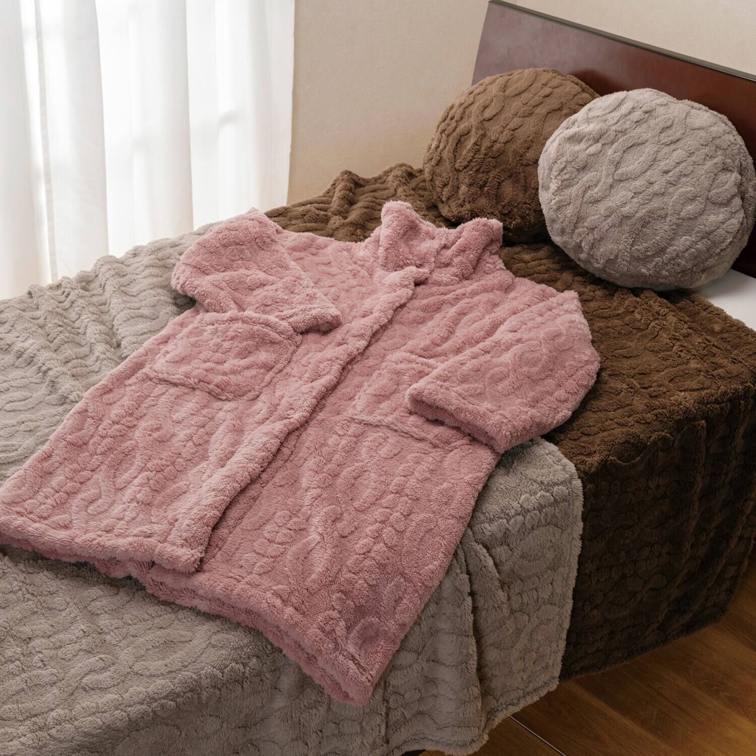 ｎｉｓｈｉｋａｗａ ケーブルニットデザイン クッションイン ハーフブランケット