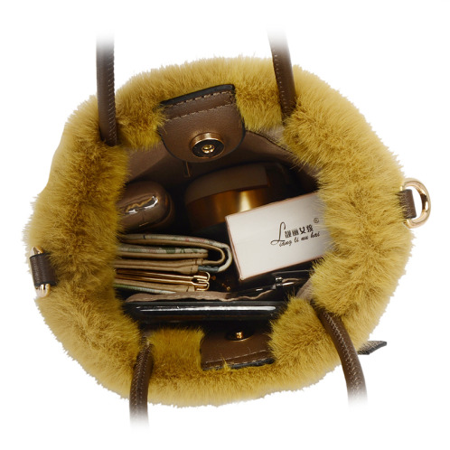 ラルジュ ベルトデザイン ファーポシェット