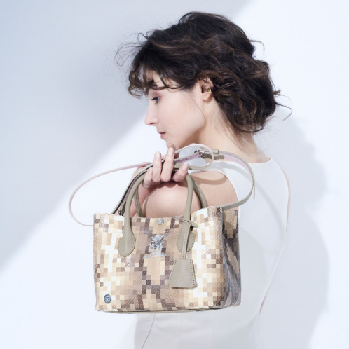 エーディーエムジェイ　イタリアンレザー　パイソン型押し　２ウェイ　キューブトートバッグ