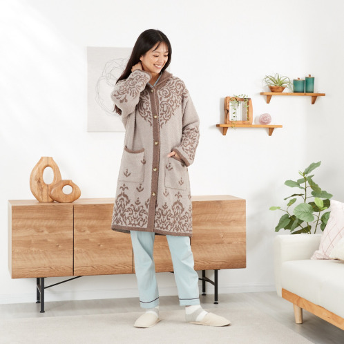 大津毛織　吸湿発熱ホットテックス　ふわふわモコモコ　ファンシーヤーン　着るブランケット