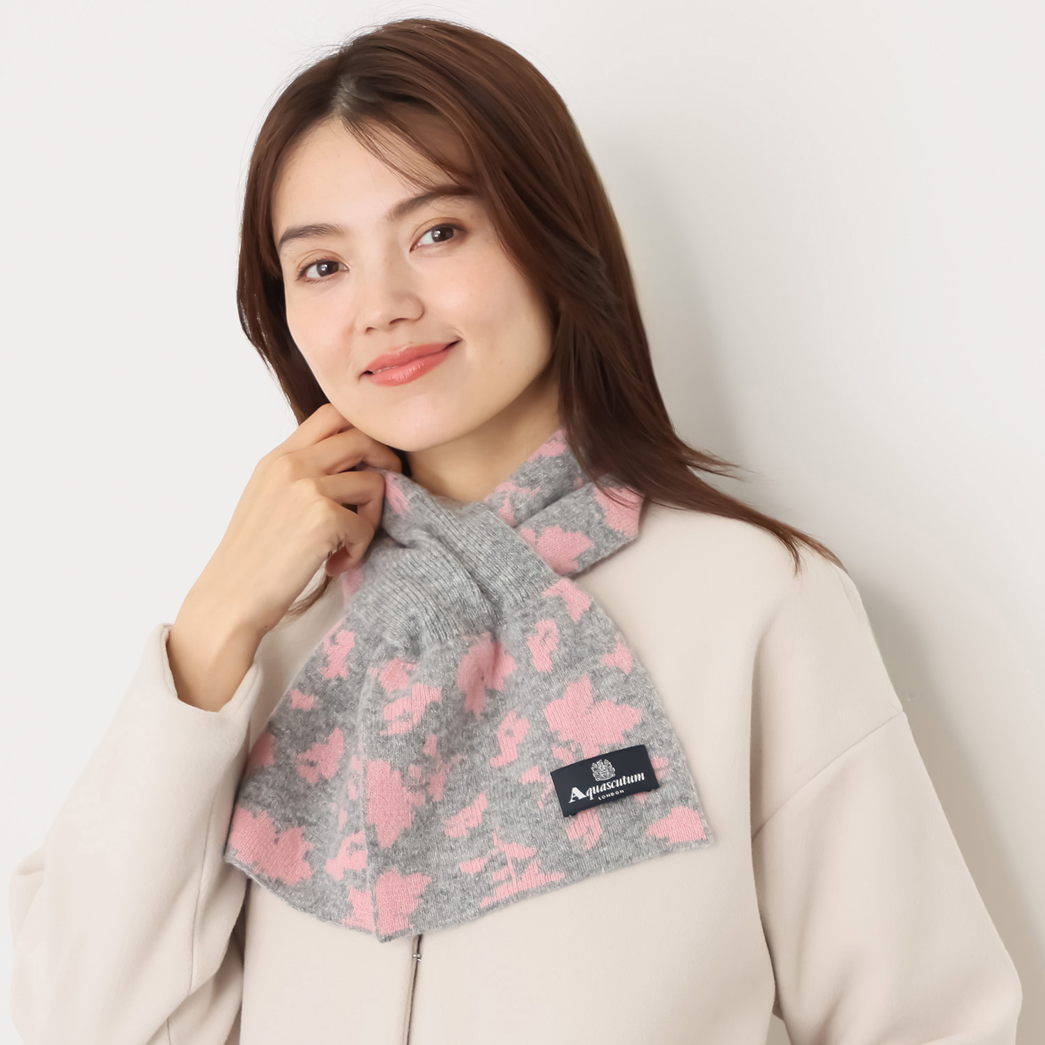 アクアスキュータム ウール１００％ リーフジャガード キャンディマフラー