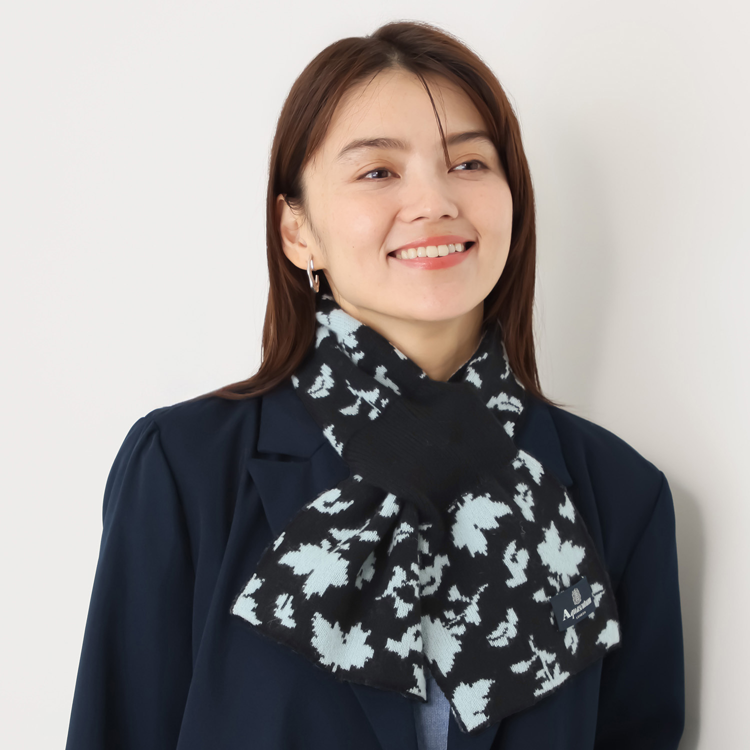 アクアスキュータム ウール１００％ リーフジャガード キャンディマフラー