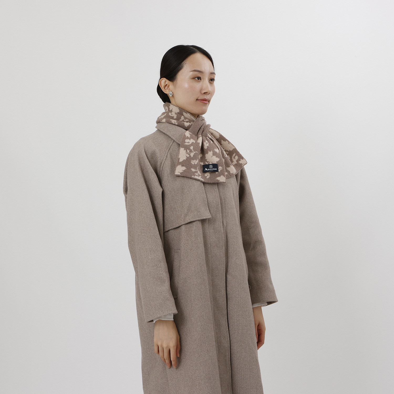 アクアスキュータム ウール１００％ リーフジャガード キャンディマフラー