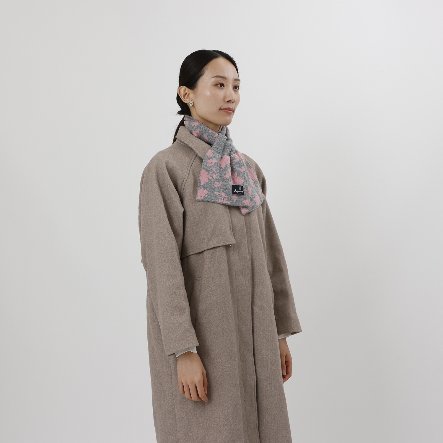 アクアスキュータム ウール１００％ リーフジャガード キャンディマフラー