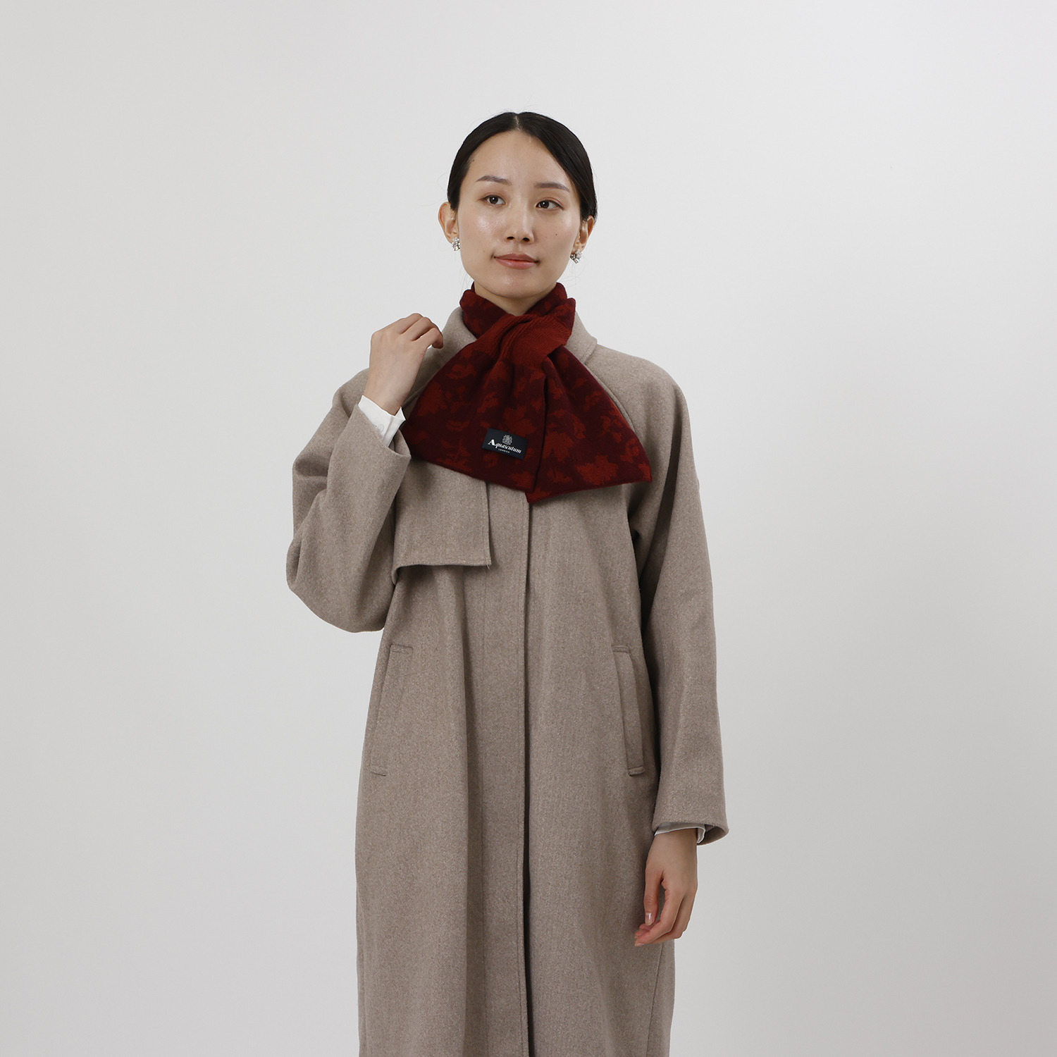 アクアスキュータム ウール１００％ リーフジャガード キャンディマフラー