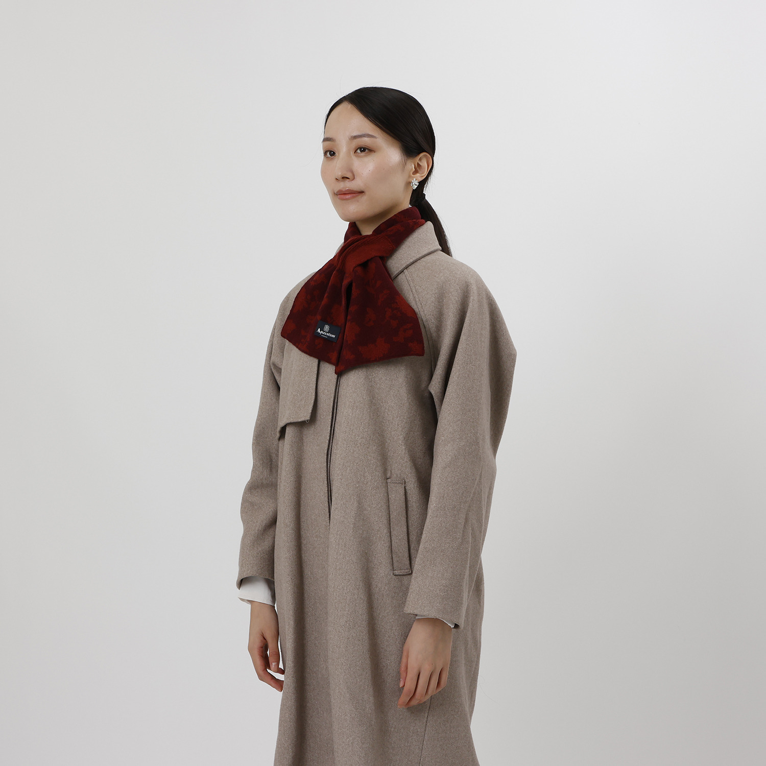 アクアスキュータム ウール１００％ リーフジャガード キャンディマフラー