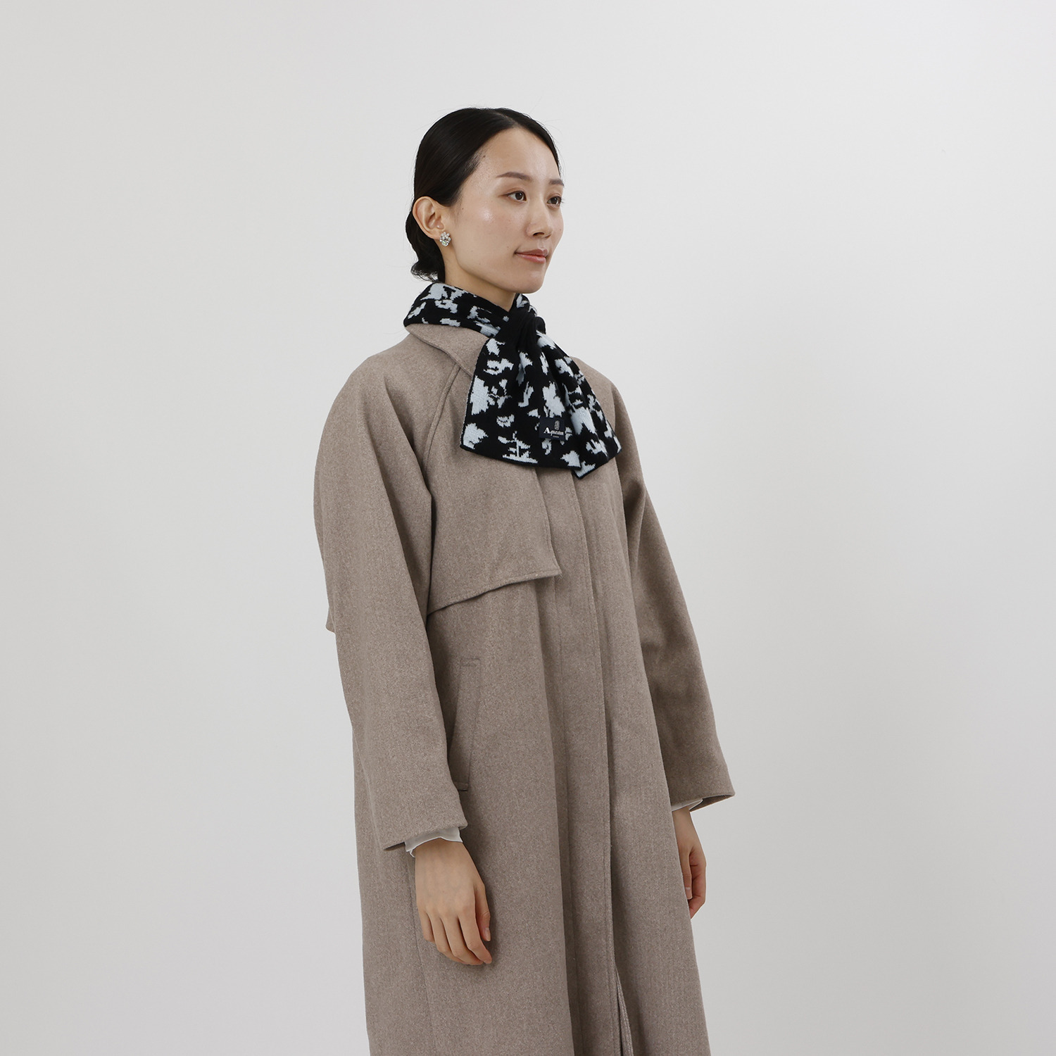 アクアスキュータム ウール１００％ リーフジャガード キャンディマフラー