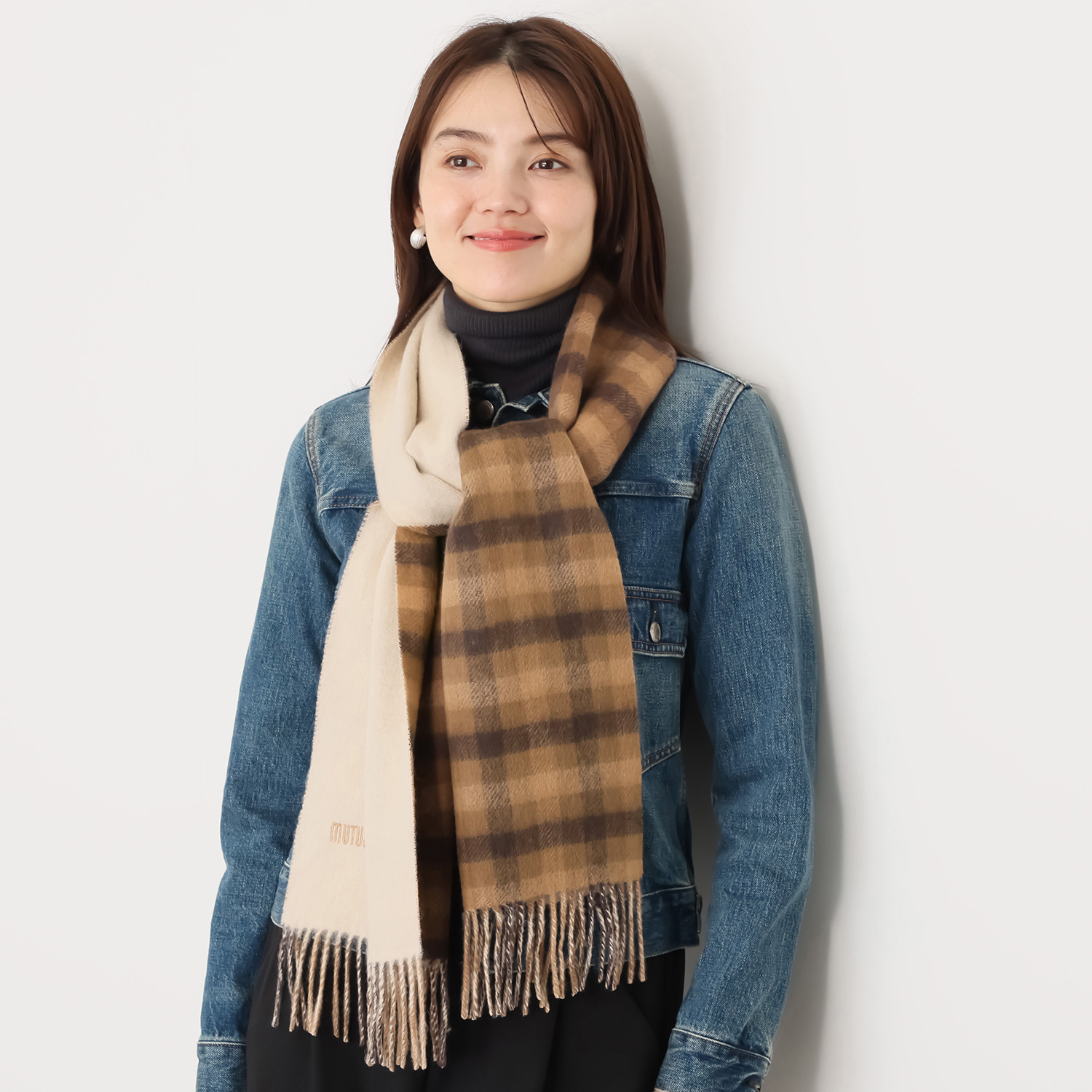 アクアスキュータム ウール１００％ ダブルフェイス チェックマフラー