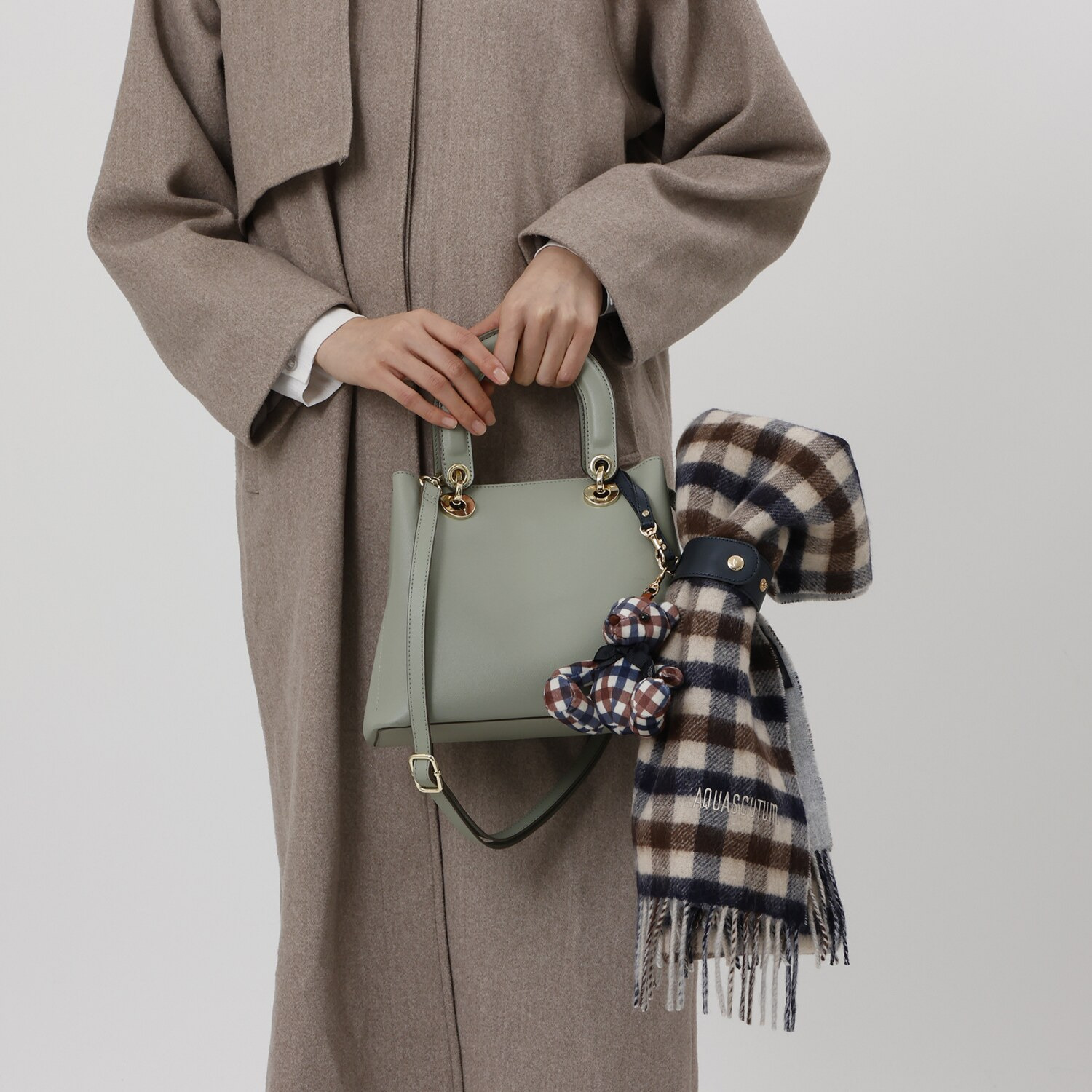 アクアスキュータム ウール１００％ ダブルフェイス チェックマフラー