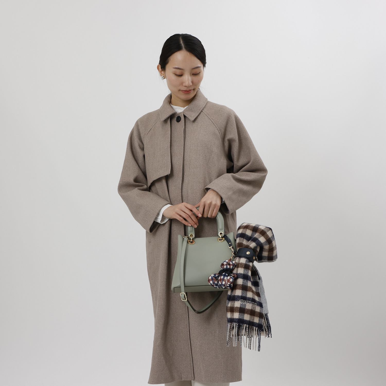 アクアスキュータム ウール１００％ ダブルフェイス チェックマフラー