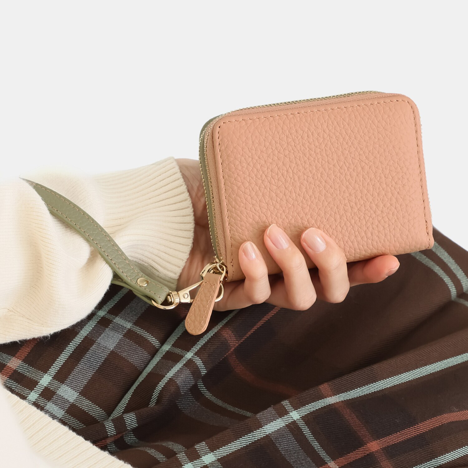 クレドバイメロディー 一目でわかるカード収納 ストラップ付 牛革ウォレット