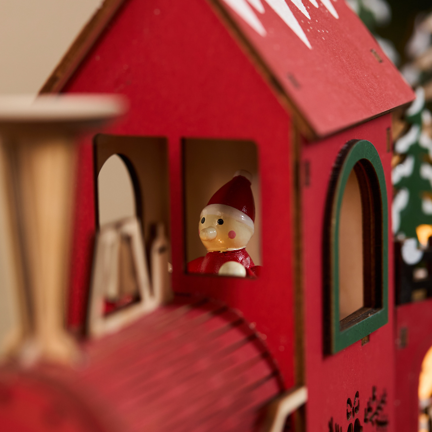 列車に広がる冬の街並み！ ウッドトレイン ライトスタンド