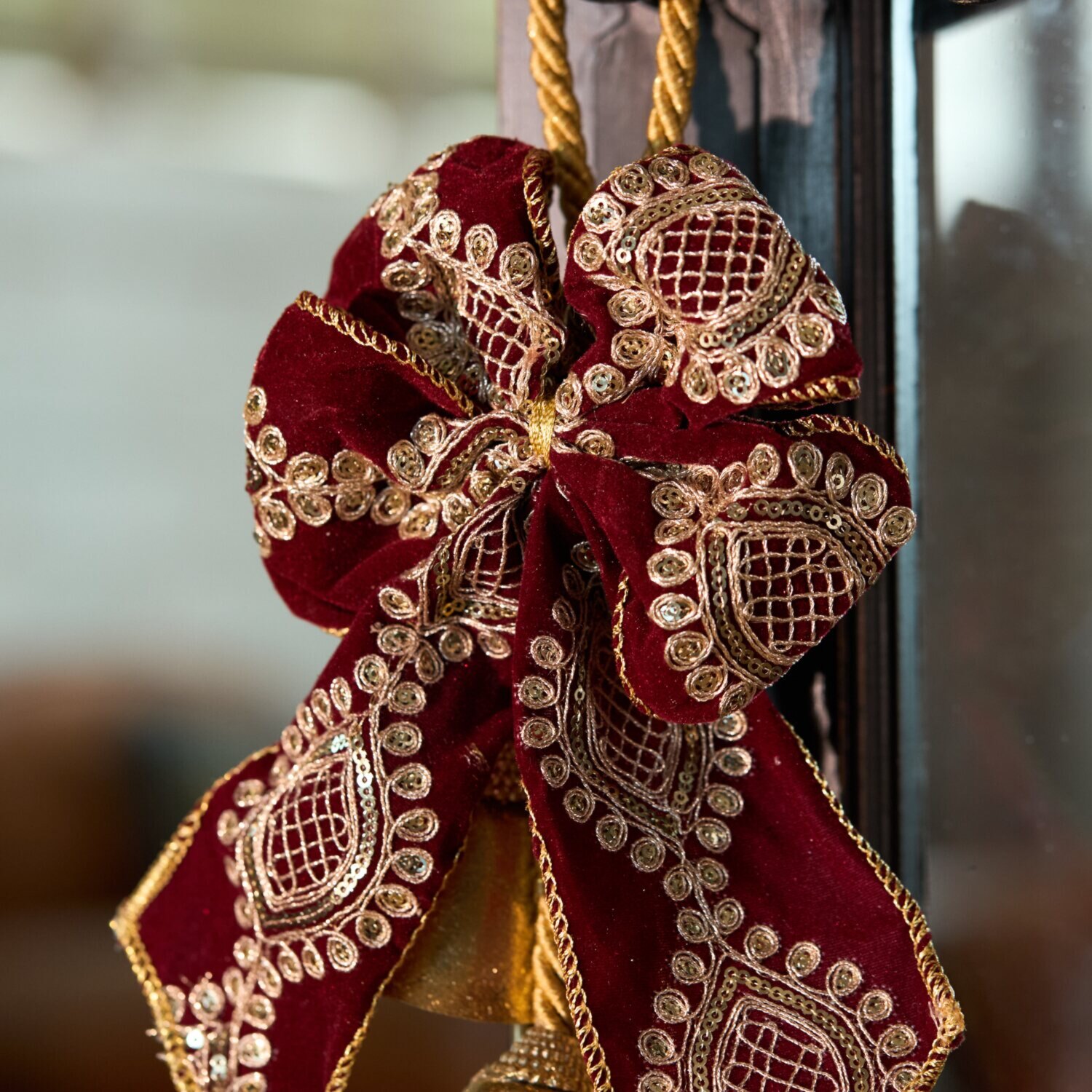 ゴージャスな音色と リボンの協演 ドアベルハンガー