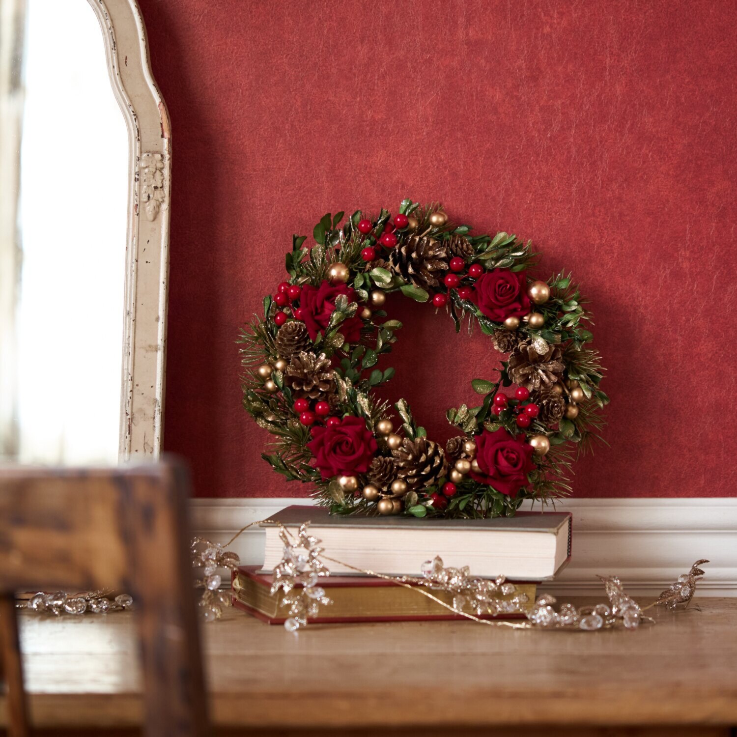 ローズモティーフが映える デコレーションリース