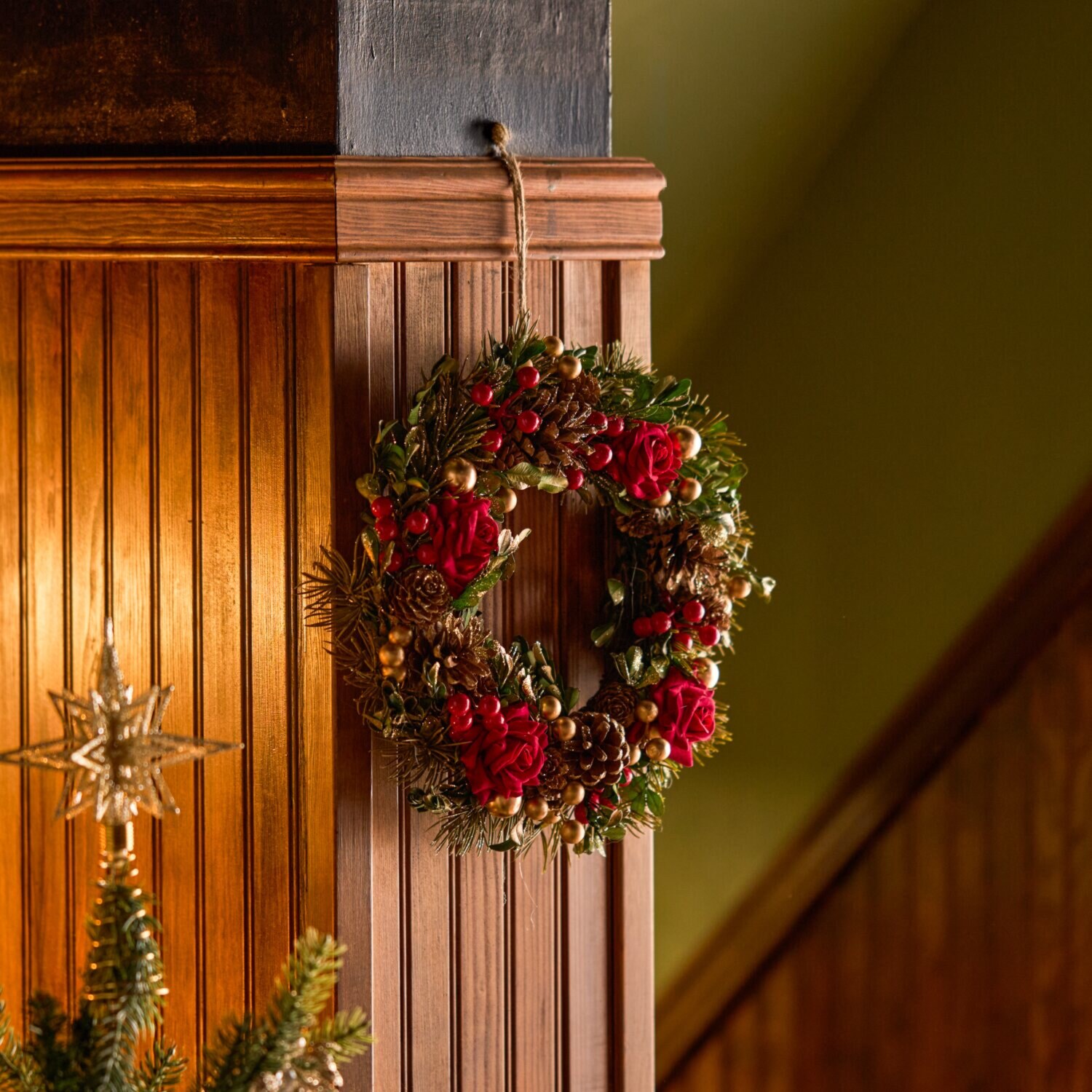 ローズモティーフが映える デコレーションリース