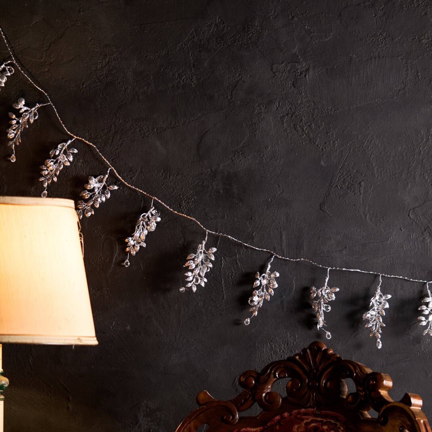 キラキララメとビーズが ゴージャス！ リーフモチーフガーランド 