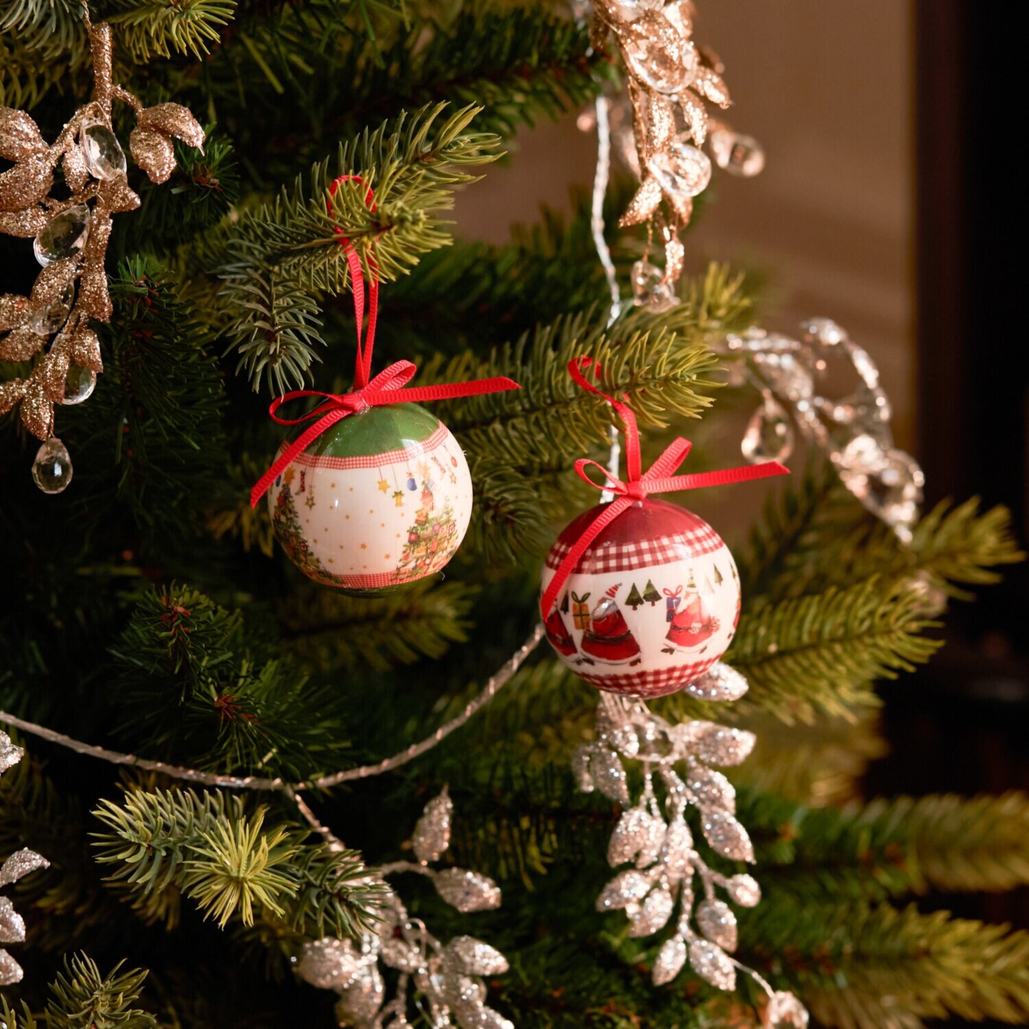 キラキララメとビーズが ゴージャス！ リーフモチーフガーランド 