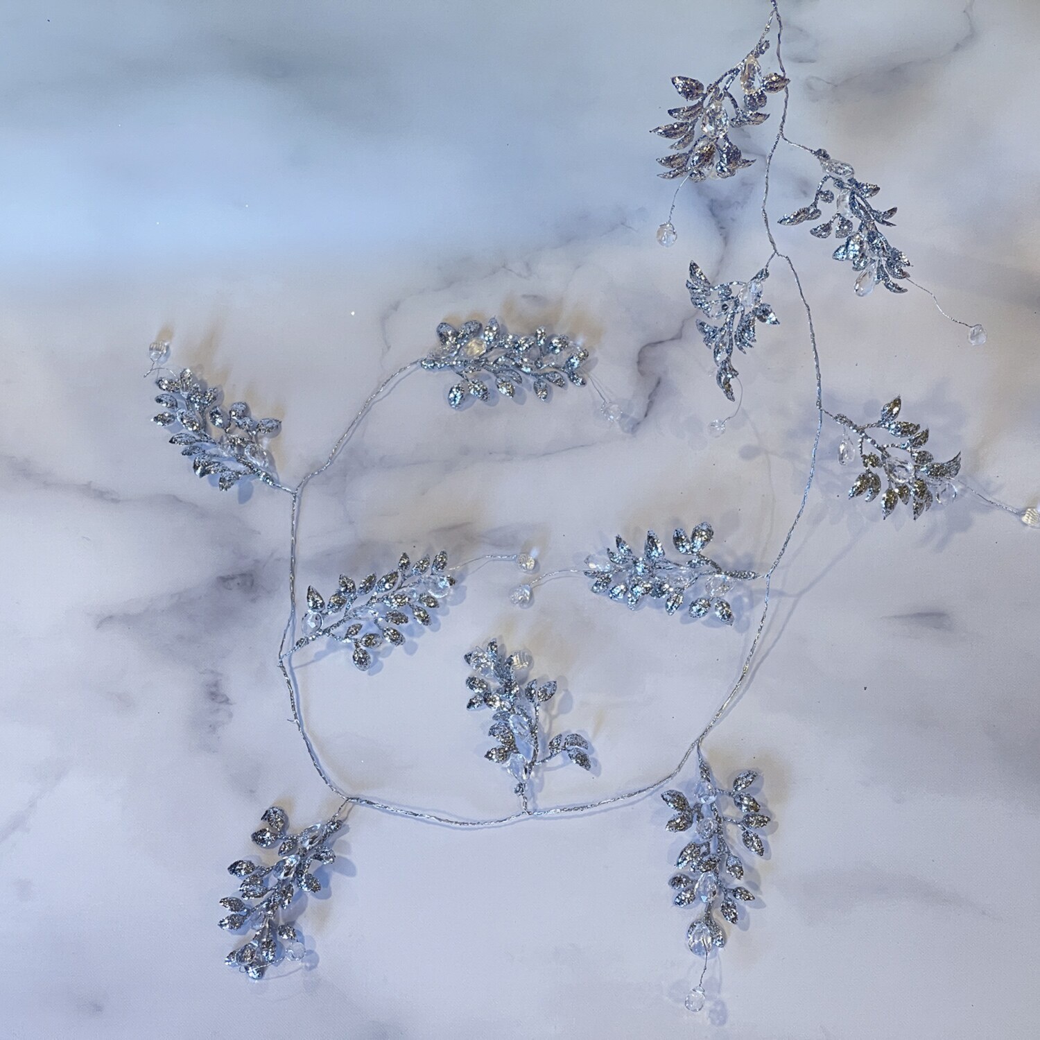 キラキララメとビーズが ゴージャス！ リーフモチーフガーランド 