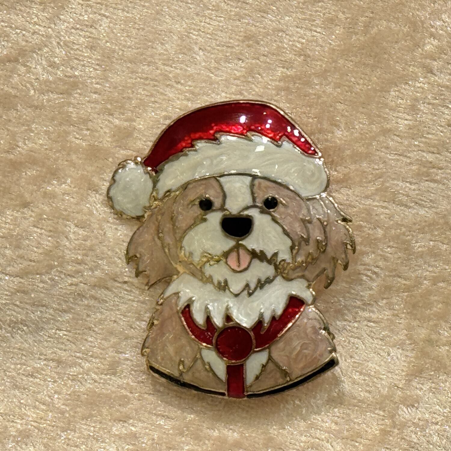 ピカっと輝くきらめき！ ドッグサンタ ブローチ