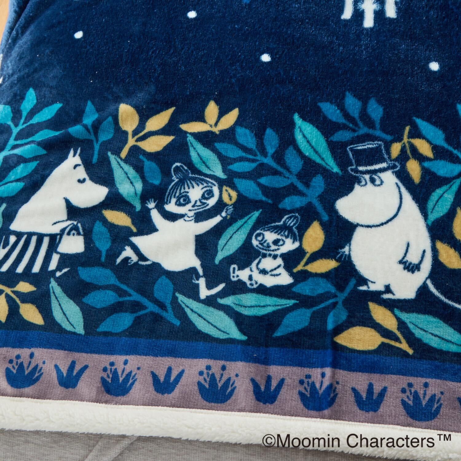 ムーミン 心躍る ＷｉｎｔｅｒＦｏｒｅｓｔ 〜神秘的な 　森で奏でる色彩〜 クッションにもなる もこもこマルチカバー