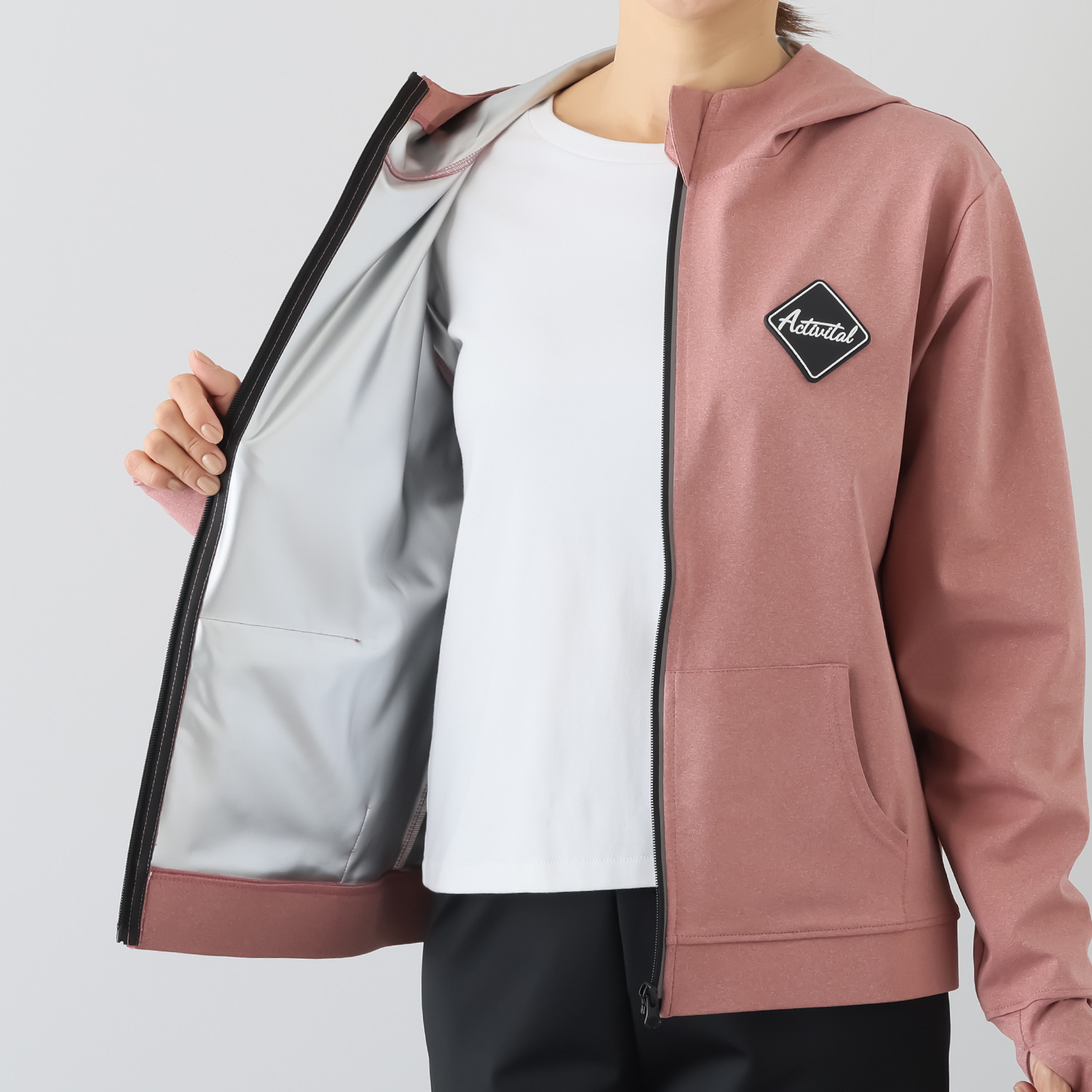 温かさ、着心地を追求！ 着て温か！動いて発汗！ アクティバイタル ストレッチ 魔法瓶サーモスーツ