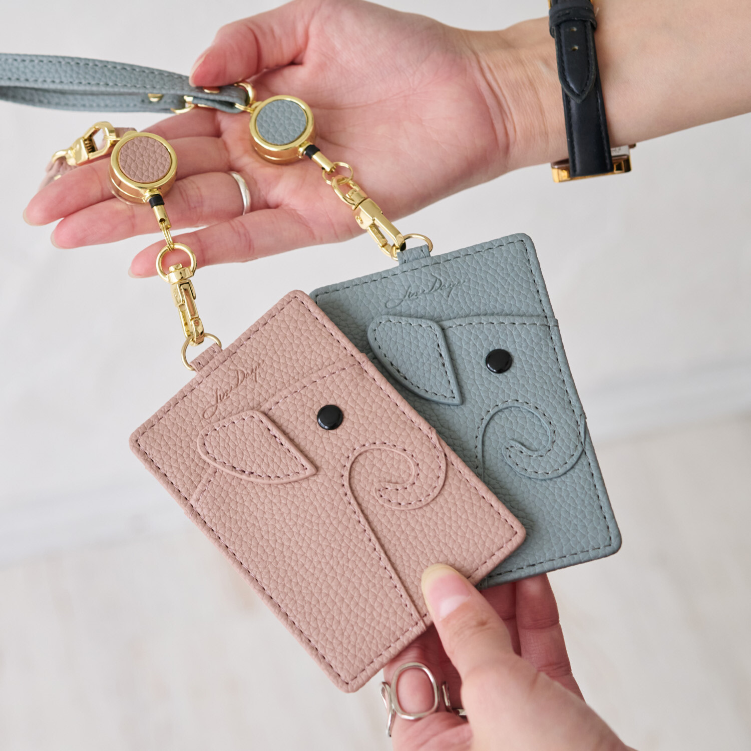 リズデイズ ゾウモティーフ リール付ストラップ パスケース