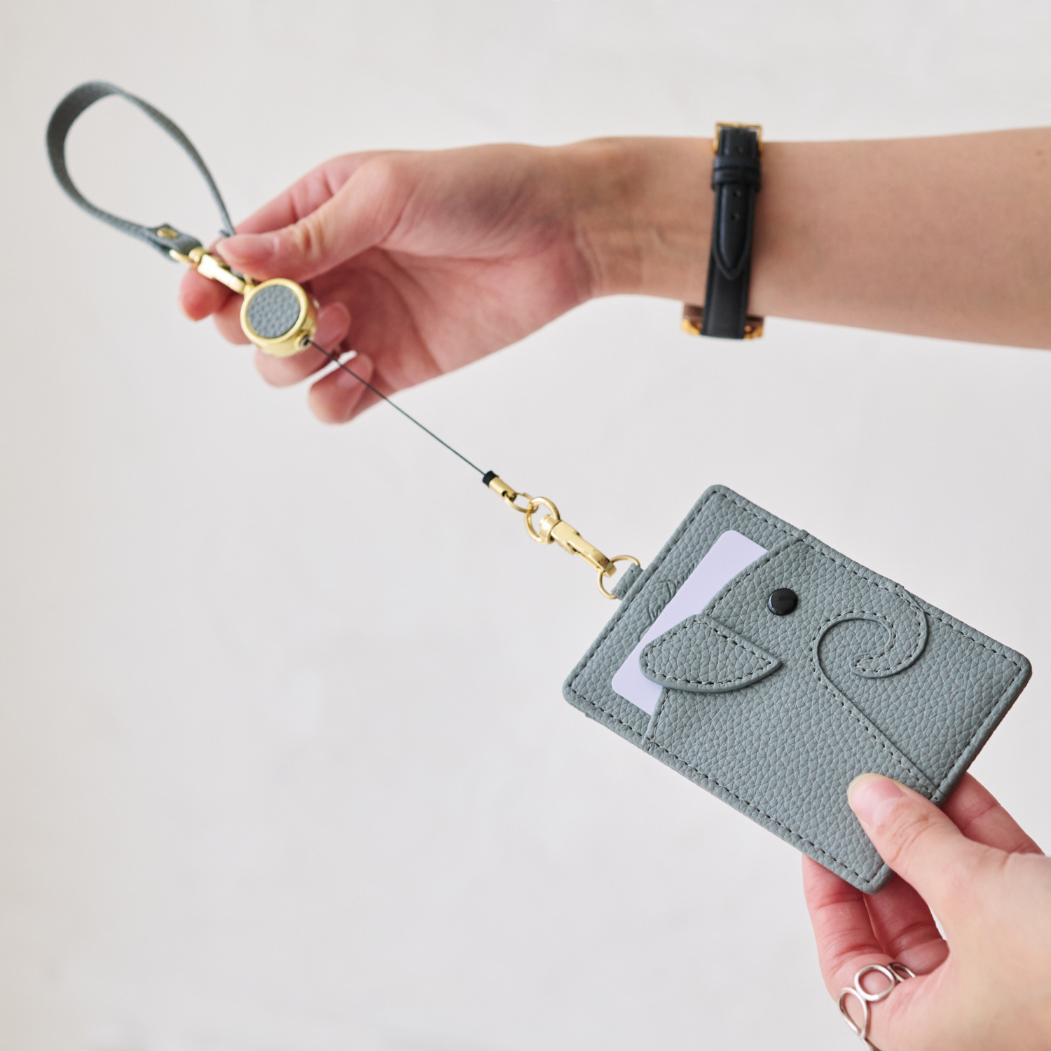 リズデイズ ゾウモティーフ リール付ストラップ パスケース