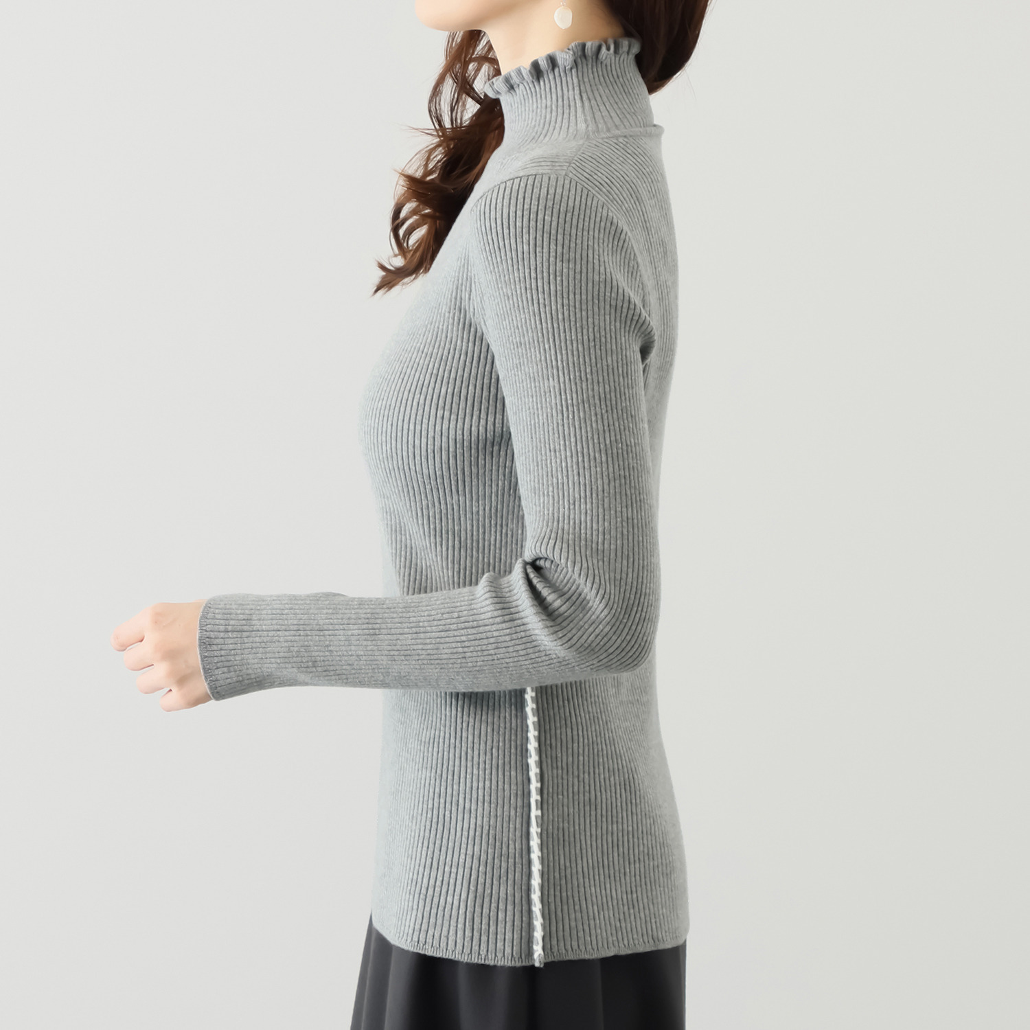 エーエフコンフィ ブランケットステッチ フリルタートル ニットプルオーバー