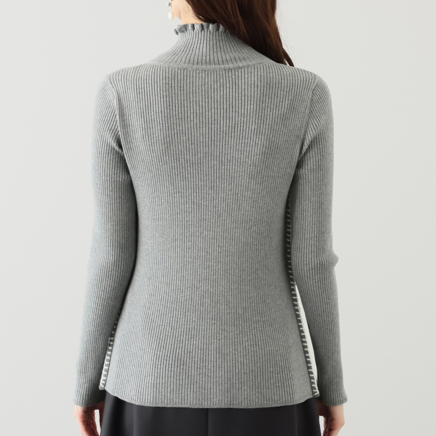 エーエフコンフィ ブランケットステッチ フリルタートル ニットプルオーバー