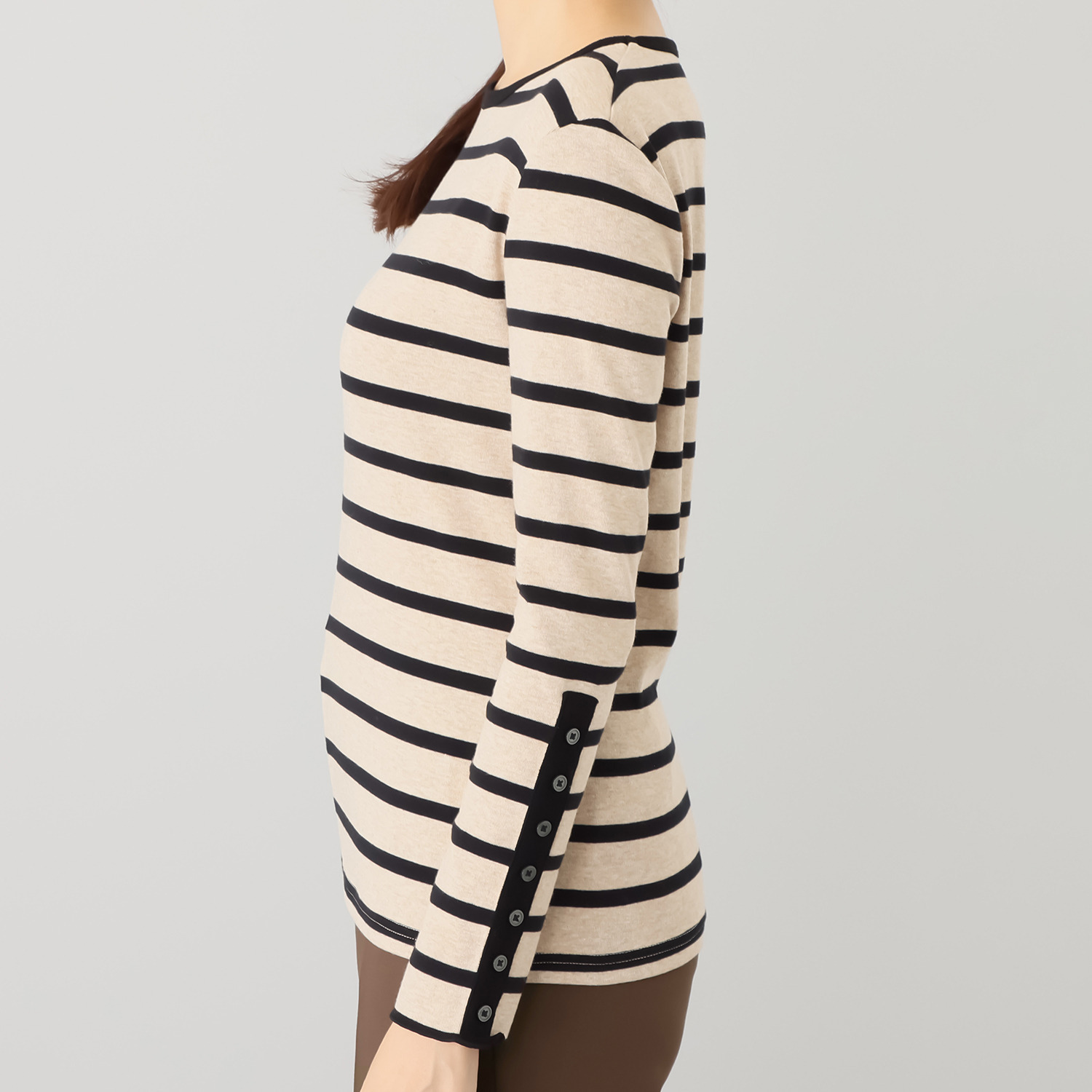 エーエフコンフィ ラウンドネック ボタンデザイン プルオーバー