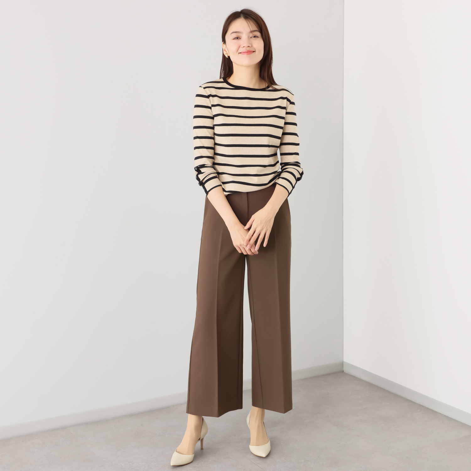 エーエフコンフィ ラウンドネック ボタンデザイン プルオーバー