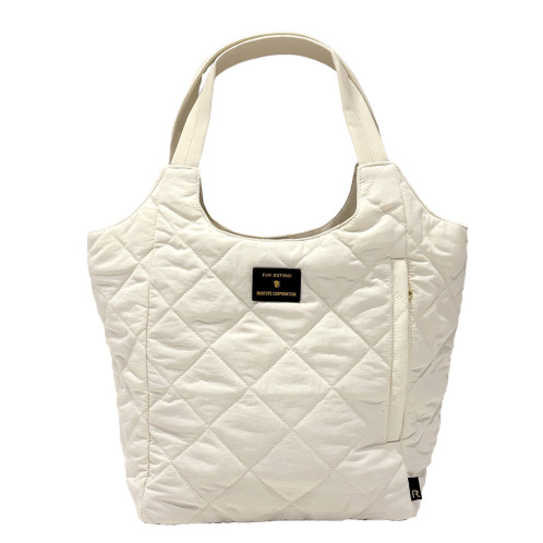 ルートート　仕切りが便利！　肩掛けしやすい　キルティングトートバッグ